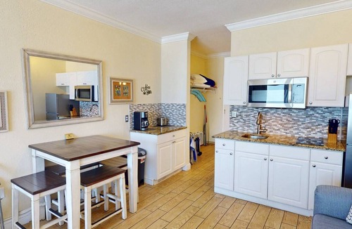 Treasure Island Condo | Top Floor Beachfront Studio Breathtaking Views. Heated Pool. Fantastic Location in Treasure Island!
