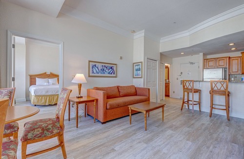 Ortona Park Hotel | Top-floor executive oceanfront suite with gym & fast WiFi