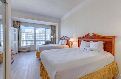 Ortona Park Hotel | Top-floor executive oceanfront suite with gym & fast WiFi