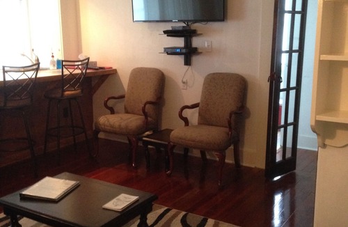DeLand Apartment | Top floor of Victorian, 2/2, near Stetson, sky diving, springs, river, beaches