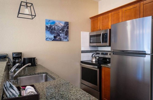 Olympic Valley Apartment | Top Floor Village Ski-In/Ski-Out Condo