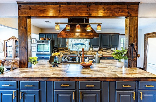 Valley View Bed & Breakfast | Towering Oaks Event & Retreat Center