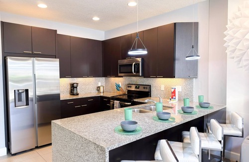 Four Corners House | TR1435RC - Modern 3BR - Private Pool Sleeps 8