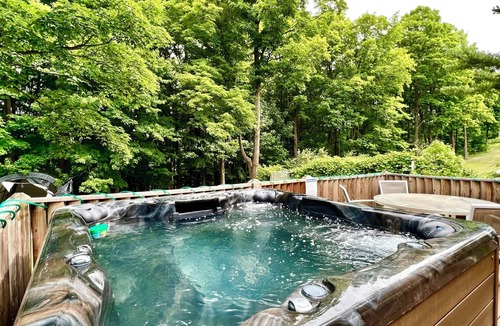 Wakefield House | Trailside #3 ~ Summer unwind- hot tub, ATV, hike, travel