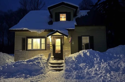 Wakefield House | Trailside #3 ~ Summer unwind- hot tub, ATV, hike, travel