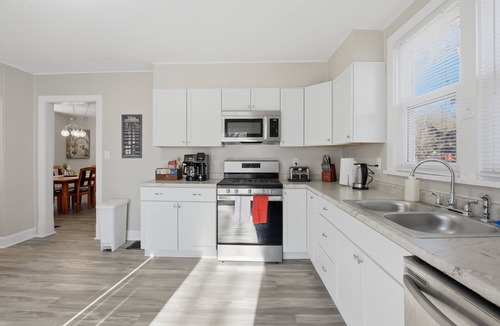 Bloomington House | Tranquil 2+bd 1.5ba, Park, Dog friendly!