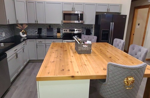 Gordonville Cabin | Tranquil 2-bedroom cabin on an acre, 4 mins to Lake Texoma!