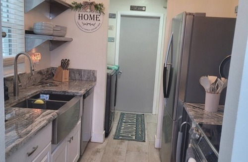 Berkeley Manor House | Tranquil 2-bedroom house with AC in Spring Hill