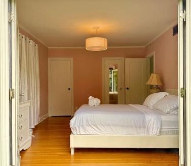 Mid-Wilshire House | Tranquil Comfortable 2BR Home Mid Wilshire