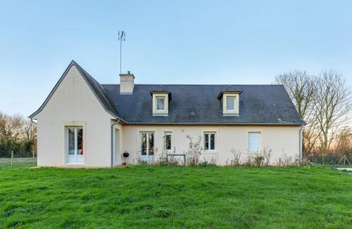 Englesqueville-la-Percee House | Tranquil Garden Retreat by the Sea