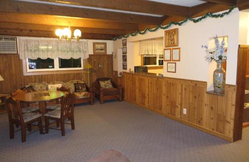 Eagle River Hotel | Travelers Inn Motel