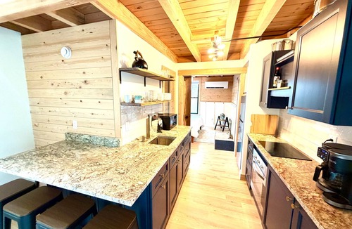 Ottawa Resort | Treehouse 4 - Treehouses at Starved Rock