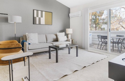 Pleasanton Apartment | Trendy Pleasanton 2BR w/ A/C, Gym & Pool, nr TJ & CVS, by Blueground