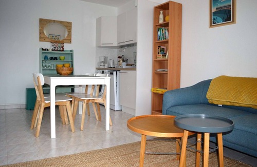Courseulles-sur-Mer House | Triplex with garden - wifi - 400m from the beach