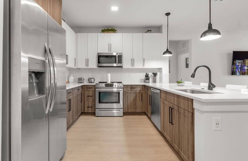 Ruskin Apartment | Tropical Hideaway: Amazing 3-Bed Oasis with Pool