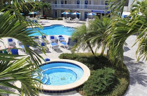 St. Pete Beach Resort | TROPICAL PARADISE! 3 COMFY UNITS, 2 POOLS, TIKI BAR