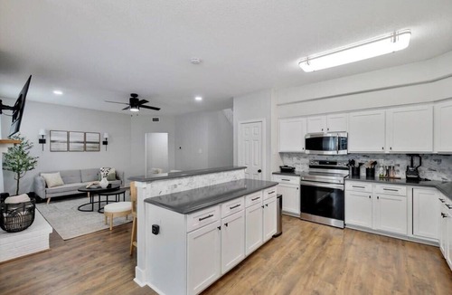 Flower Mound House | Tropical Pool Oasis - 5 BR, Foosbal, Cinema
