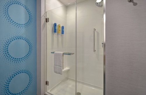 Auburn Hotel | Tru by Hilton Auburn