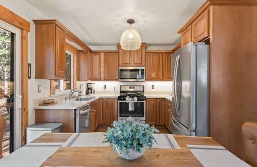Truckee House | Truckee Tranquility at The Pinebear Cabin