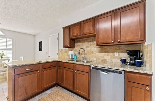 Del Rio House | *True Blue Pool Oasis* ping-pong, wi-fi, tv