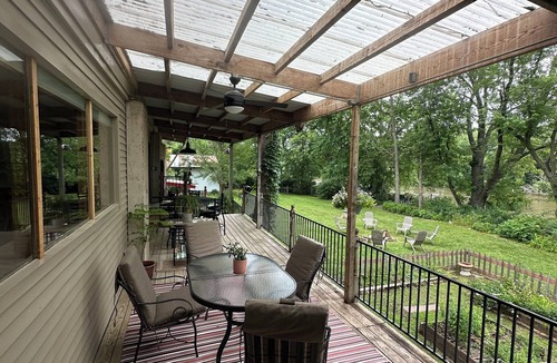 Holcomb House | True River Frontage nPrivate grounds 3-bedroom housenEnjoy a relaxing stay