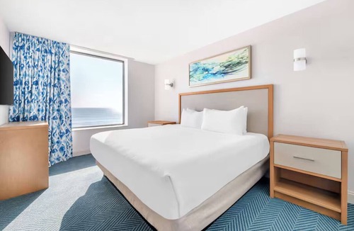 Ormond Beach Hotel | Two 2BR Suite w/Balcony & Kitchen l Sunset Boardwalk Nights & Pool Access