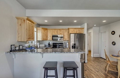 Layton House | Two Attached Twin Homes - 6 bed 4 Bath - EV Parking