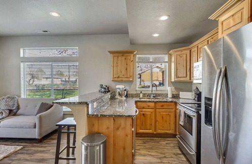 Layton House | Two Attached Twin Homes - 6 bed 4 Bath - EV Parking