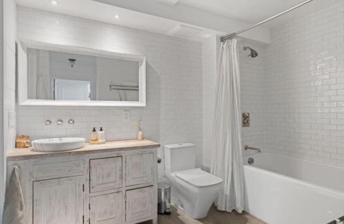 Del Rey Apartment | Two Bedroom Industrial Loft with Resort Amenities