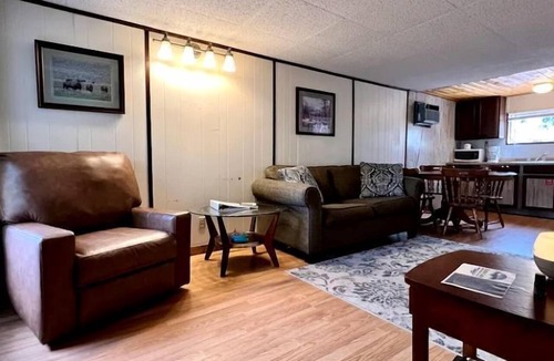 Hot Springs Cabin | Unique Cabin with Deck Great for Families in South Dakota