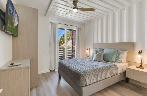Shibui Sands House | Unique container home in Port Aransas located only two blocks to the beach! Sle