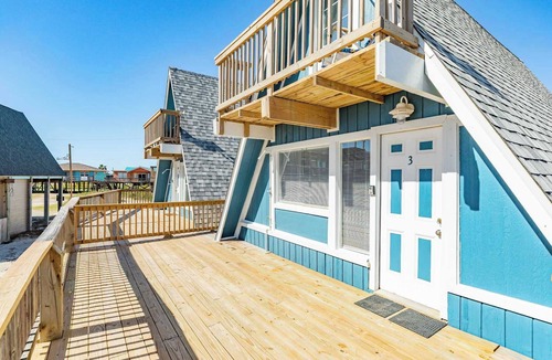 Surfside Beach House | Unique Surfside Beach Escape Over The Ocean