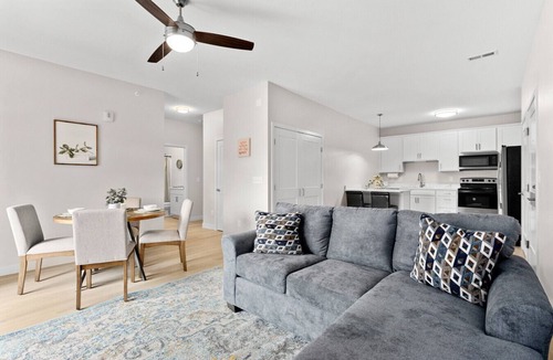 Orange Prairie Apartment | Unit 302 at Summershade