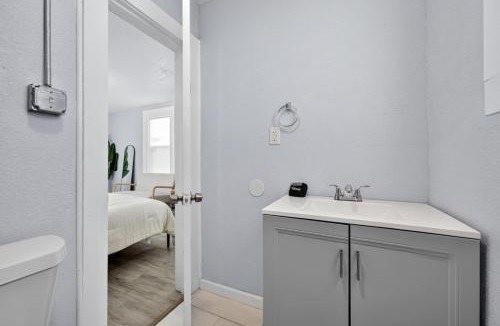 South Pensacola House | Unit 8 Charming Hideaway Cottage Pensacola