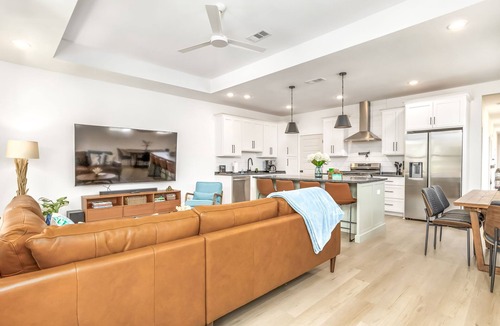 South Pensacola House | Unwind at Modern Downtown Pensacola Retreat