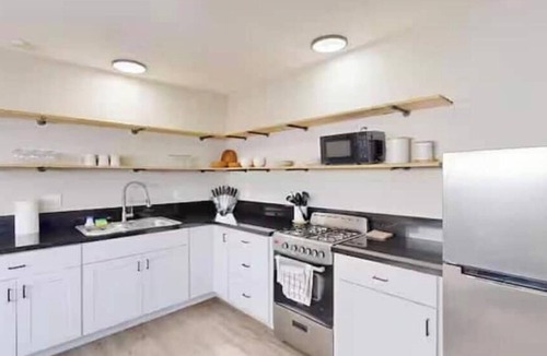Pueblo Alto Apartment | Updated Apartment with King Bed & In-Unit W/D