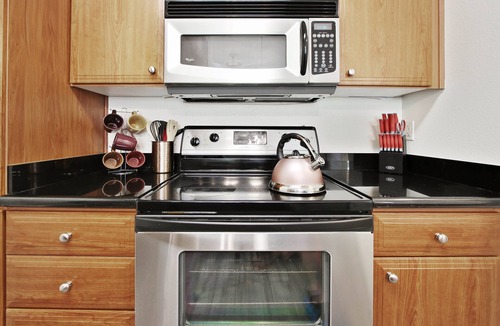 Magliocco - Huff Condo | Updated & Gated Silicon Valley 1BR Condo! AC+Parking+Washer+Dryer by Santana Row