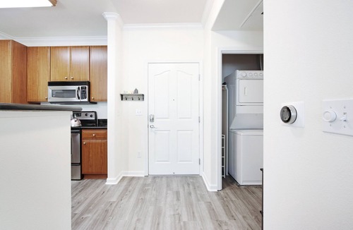 Magliocco - Huff Condo | Updated & Gated Silicon Valley 1BR Condo! AC+Parking+Washer+Dryer by Santana Row