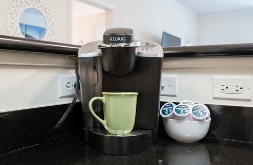 Magliocco - Huff Condo | Updated & Gated Silicon Valley 1BR Condo! AC+Parking+Washer+Dryer by Santana Row