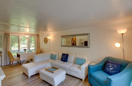 Sister Bay House | Updated Home w/Deck: 2 Mi to Sister Bay Beach!