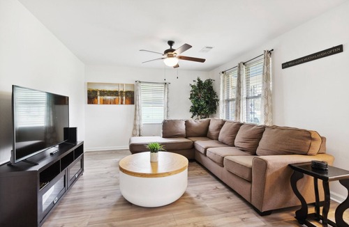 Milneburg House | Updated, Spacious 4 Bdrm 2 bath