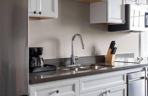 New Orleans Hotel | Upscale 2BR Retreat with Pool in NOLA