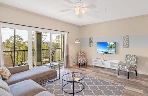 West Kissimmee Apartment | Upscale 3BR Condo with Netflix and shared Pool and Hot Tub, near Disney!