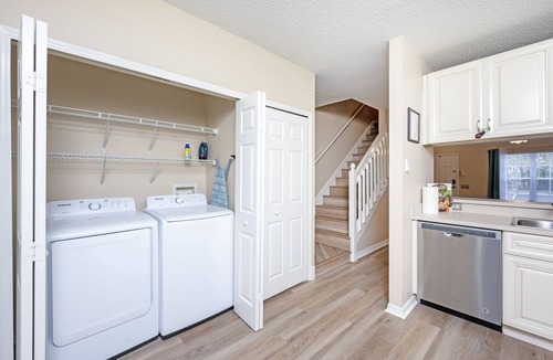 New Tampa House | Upscale Long Stay: KING Bed-Pool-Wifi-Gated-Pets-Tampa Palms-Moffitt Cancer Ctr