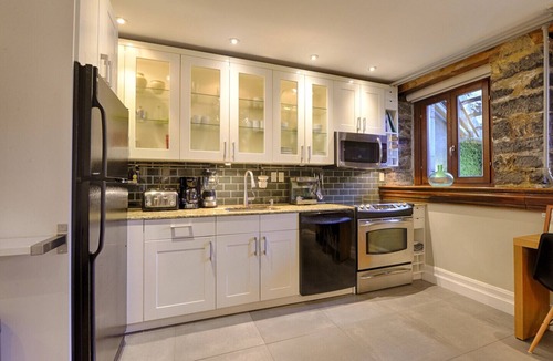 Downtown Montreal Apartment | Upscale Victorian House in downtown Montreal