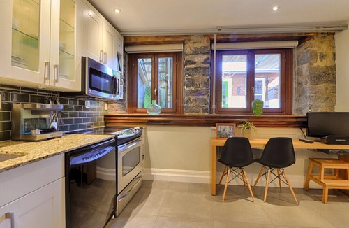 Downtown Montreal Apartment | Upscale Victorian House in downtown Montreal