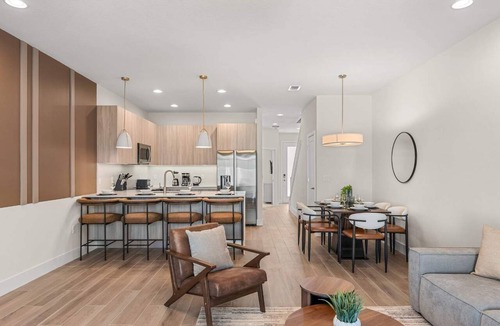 Four Corners House | Upstay Pristine 3BR Home with Private Pool & BBQ