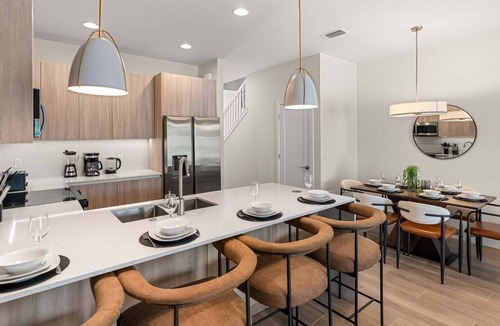 Four Corners House | Upstay Pristine 3BR Home with Private Pool & BBQ