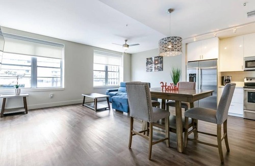 Central Business District Hotel | Spacious Modern 1BR Condo in California Building by Hosteeva