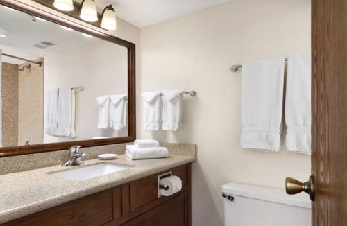 Casper House | Vacation Is Calling! 2 Classic Units, Indoor Pool, Walk to Casper Planetarium